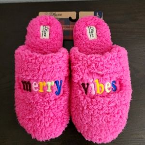 Dearfoam Holiday Slippers